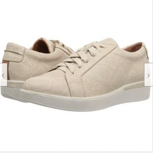 Gentle Souls Womens Haddie Rose Low Wedge Flower